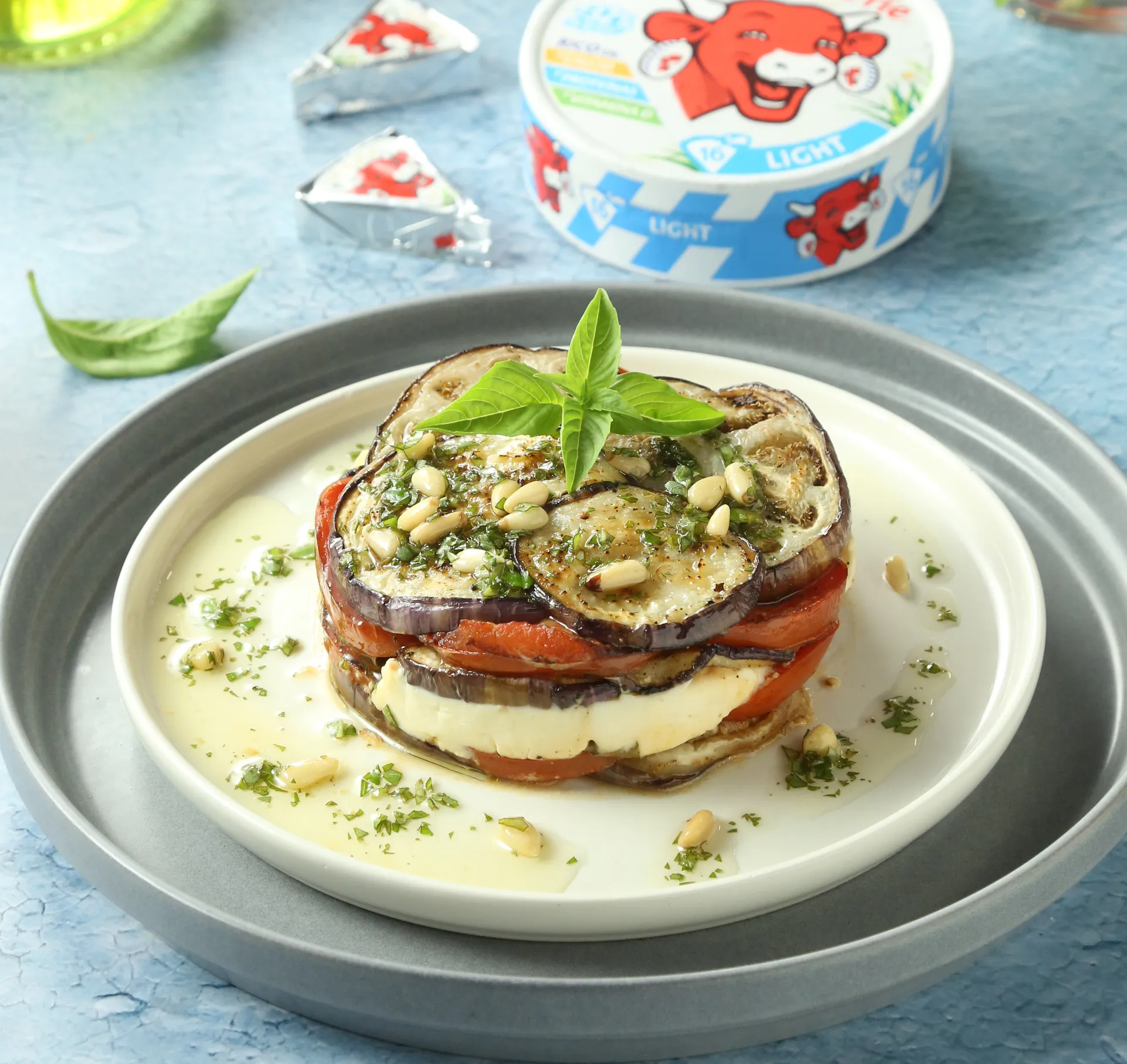 ΜΙΛΦΕΙΓ ΜΕ ΜΕΛΙΤΖΑΝΑ ΚΑΙ ΝΤΟΜΑΤΕΣ ΜΕ LA VACHE QUI RIT LIGHT